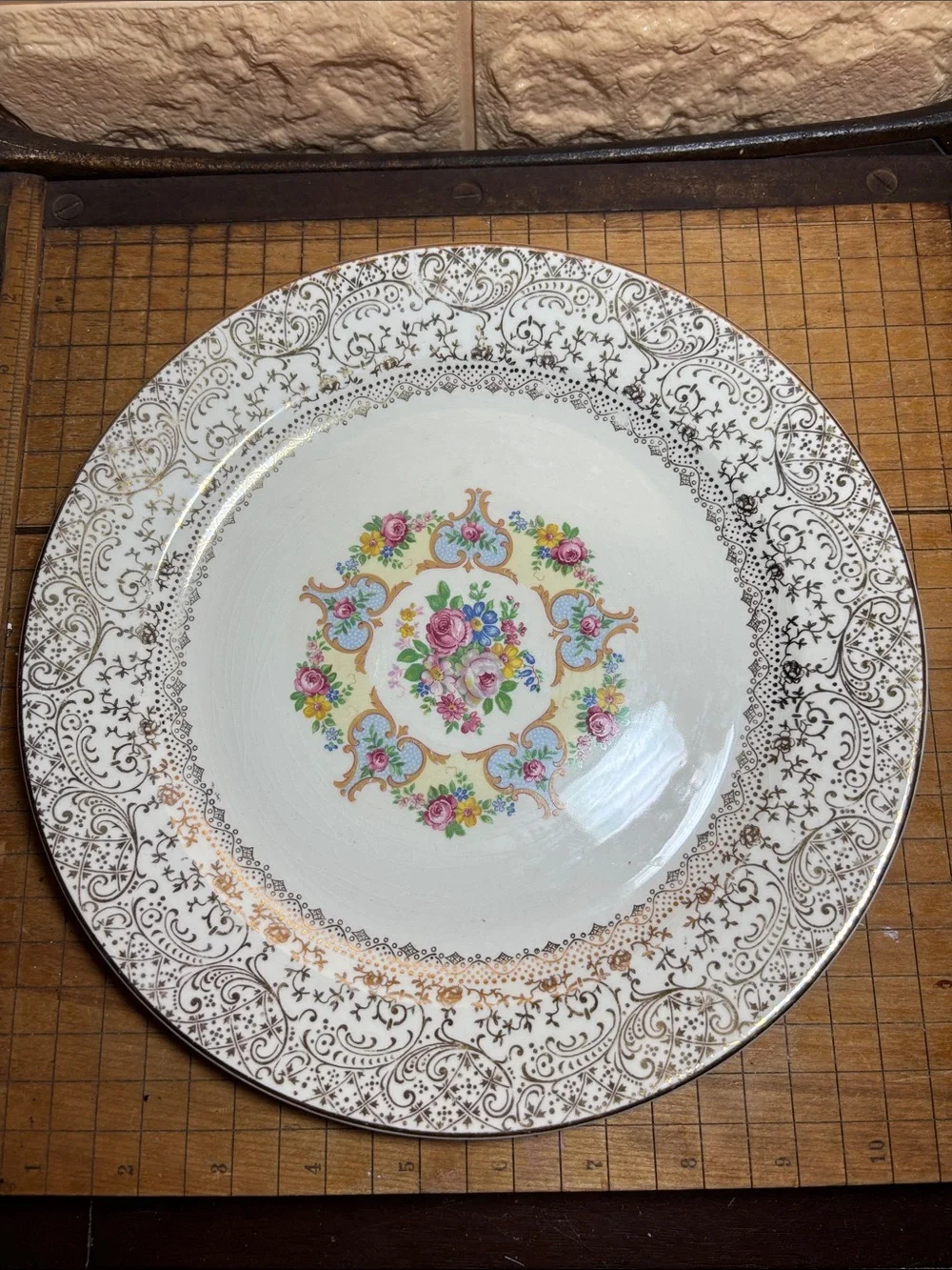 Pair Parisian Center Dinner Plates 10 1/8”D Made USA 22K Gold Pattern Rim Floral